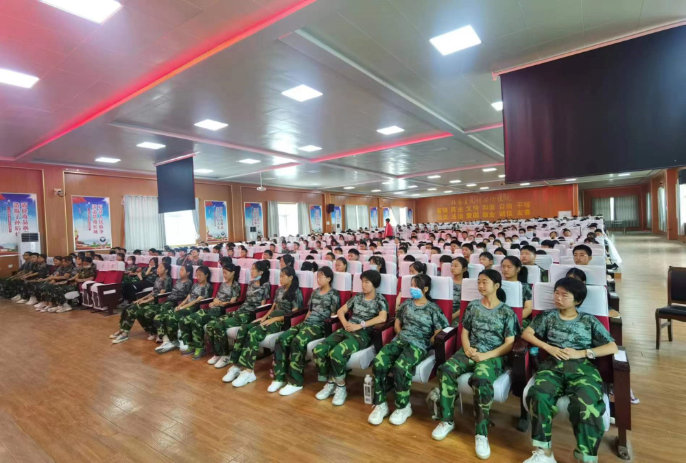 消防知识进军训 上好开学第一课(图6) 图片